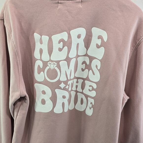 Heirloom Bridal Sweatshirt Womens XL Pink Pullover Crewneck Here Comes The Bride - Picture 10 of 12